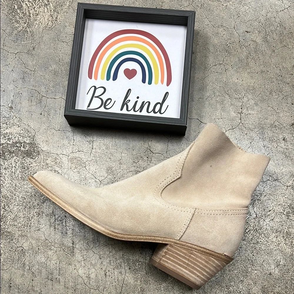 * Steve Madden Cream Ankle Boots